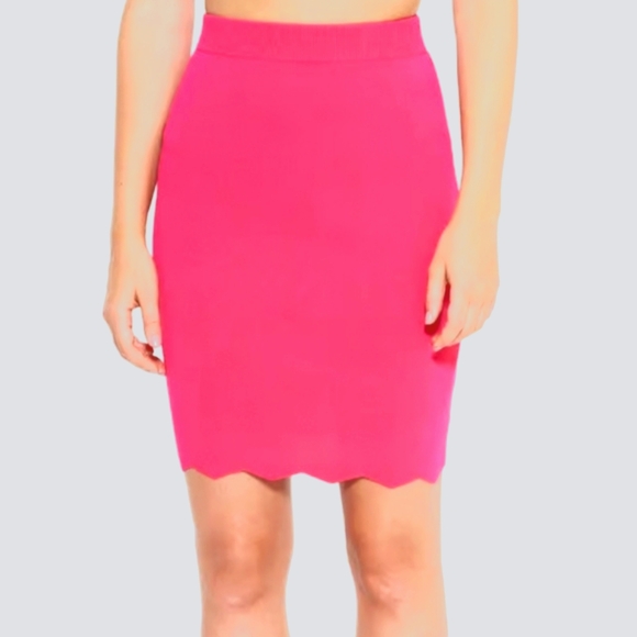 (M)🔥Bebe🔥Lia Pink Scalloped Top and Skirt Set🎀 - Picture 4 of 10